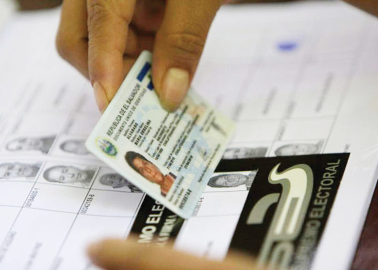 A estudio moción para que salvadoreños en el exterior emitan su voto en elecciones municipales y legislativas