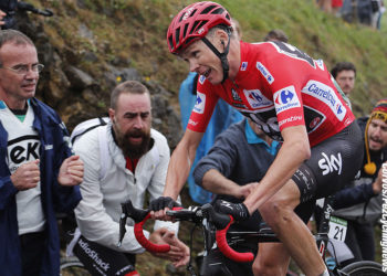 Ciclista británico Chris Froome en cuidados intensivos tras la operación de su pierna fracturada