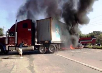 Manifestantes incendia 62 contenedores en Honduras