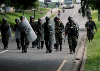 El presidente de Honduras despliega al Ejército por oleada de protestas en su contra
