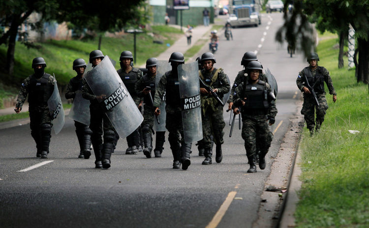 El presidente de Honduras despliega al Ejército por oleada de protestas en su contra