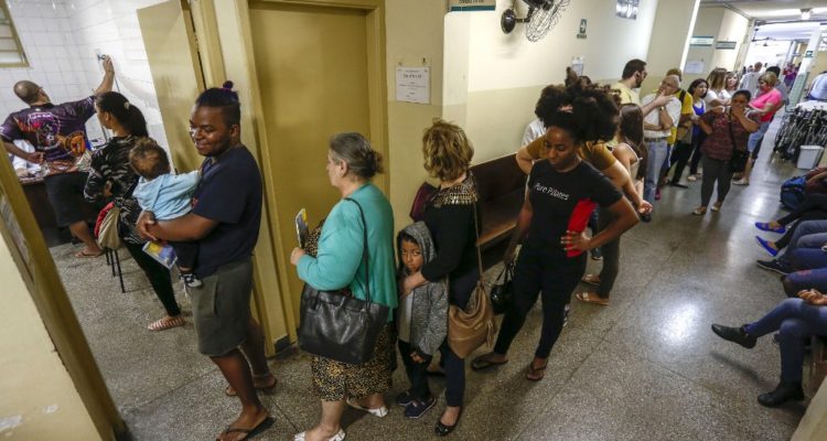 Bolsonaro fracasa en el remplazo de médicos cubanos y afecta al sistema de salud de Brasil