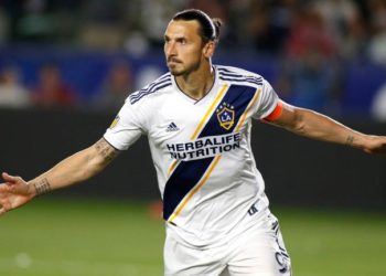 (Video) Zlatan Ibrahimovic con una nueva pirueta que terminó en gol