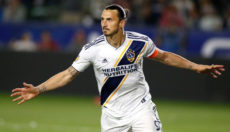(Video) Zlatan Ibrahimovic con una nueva pirueta que terminó en gol