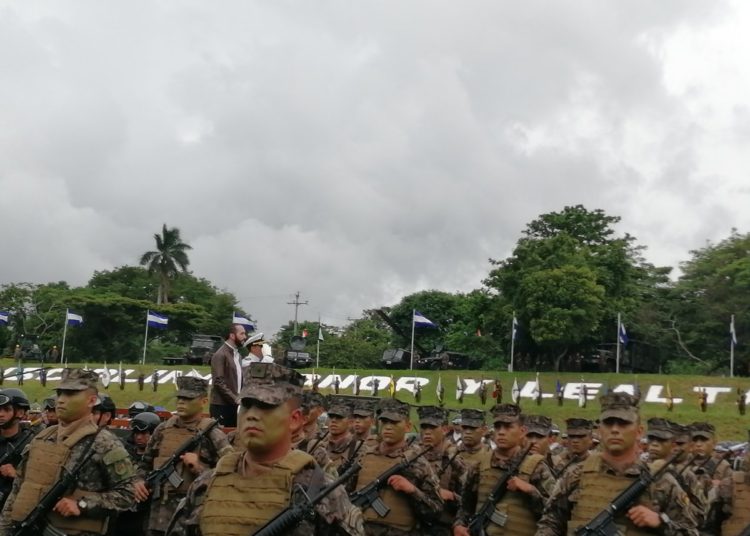 Presidente Bukele recibe Bastón de Mando como Comandante General de las Fuerzas Armadas