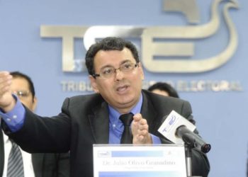 FMLN propone a Julio Olivo para que continúe 5 años más como magistrado TSE