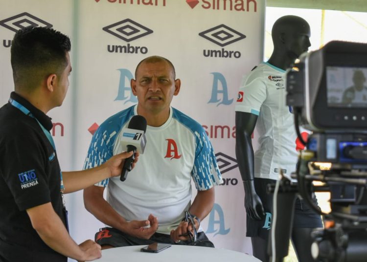 Jorge Rodríguez deja el banquillo de Alianza