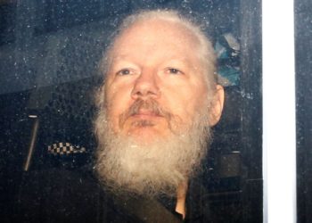 Ministro del Interior de Inglaterra firma orden de extradición de Julian Assange a los Estados Unidos
