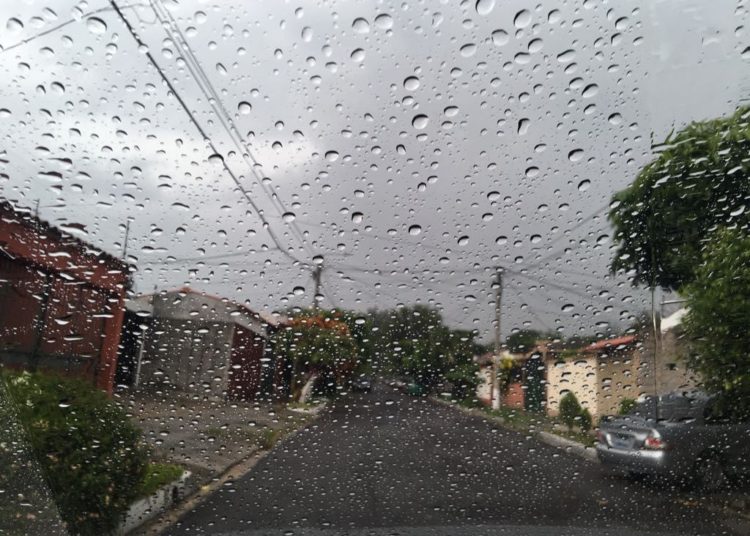 MARN informa que una nueva onda tropical provocará lluvias débiles para este viernes