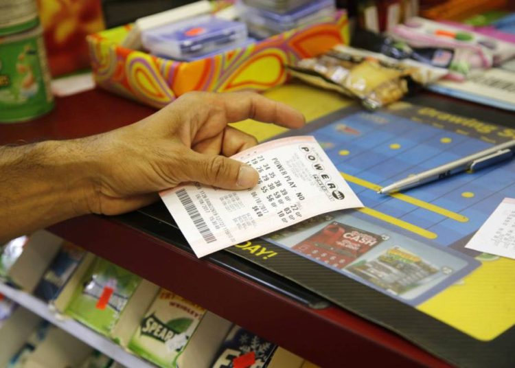 Gana 38.8 millones de dólares, pero pierde la mitad en el divorcio