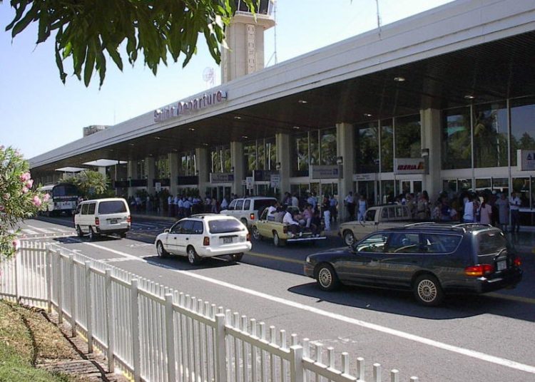 Dan ultimátum a ACOPES para no dar servicio de sillas de ruedas y carritos portaequipajes en aeropuerto monseñor Romero