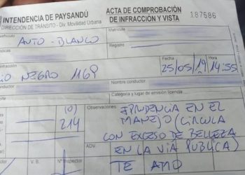 Policía multa a una mujer por circular “con exceso de belleza”