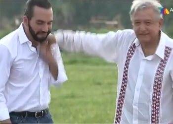 (VIDEO) El «puñetazo» de AMLO a Nayib Bukele