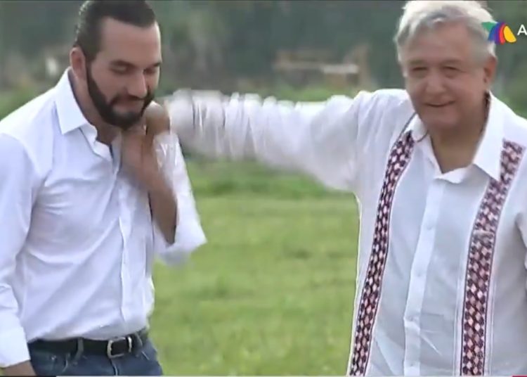 (VIDEO) El «puñetazo» de AMLO a Nayib Bukele