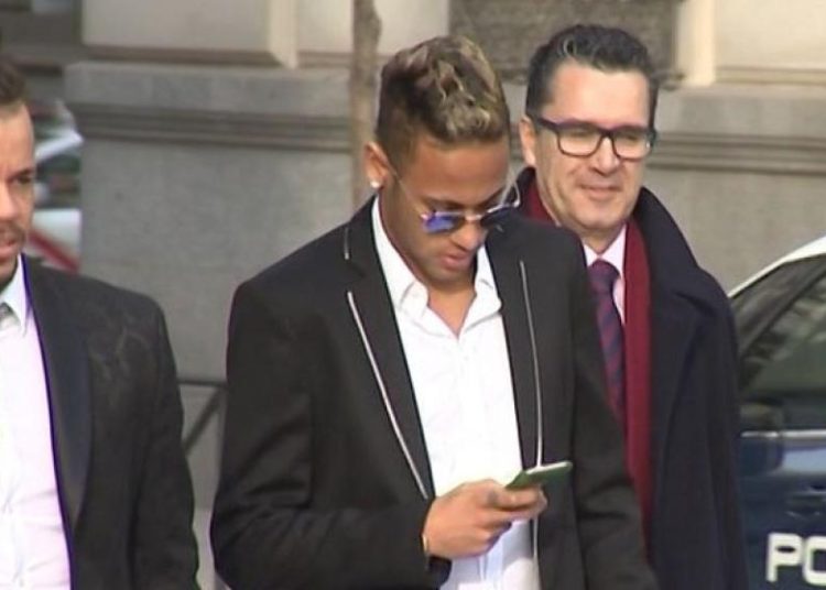 Hacienda de Brasil bloquea más de 30 propiedades a Neymar por evasión de impuesto