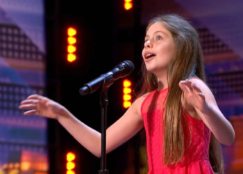 (Video) En concurso de talentos, niña de 10 años hizo con su voz que el publico lo ovaciona