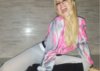 (VIDEO) Noelia seduce a la cámara con baile en lo ‘oscurito’