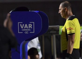 El VAR, protagonista de la Copa América: micrófonos abiertos y el futuro que le quiere dar la FIFA
