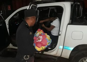 En Sonsonate agentes de la PNC atienden parto dentro de una patrulla