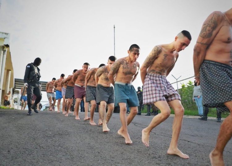 Trasladan a presos de alta peligrosidad para que no ordenen más delitos