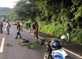 (VIDEO) Manifestantes cierran carretera a Sonsonate