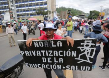 (VIDEO) Al menos dos fallecidos y 17 heridos dejan protestas contra el gobierno de Honduras