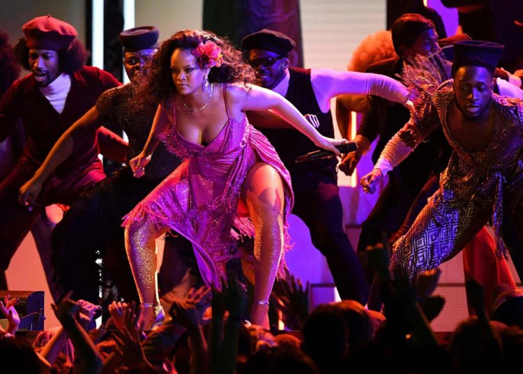 La cantante Rihanna es la mujer más rica del planeta según la revista Forbes