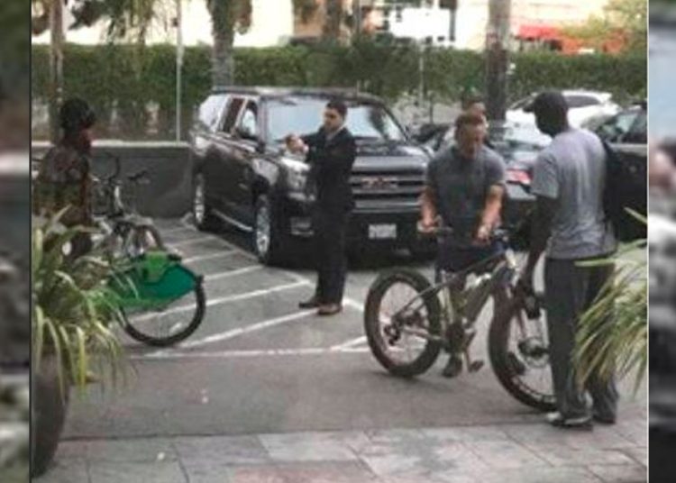Guardaespaldas impide el robo de la bicicleta de Arnold Schwarzenegger