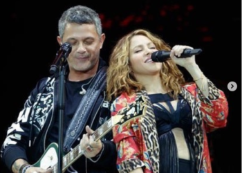 (video) Shakira modela el traje de baño que ella diseñó