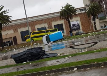 (Video) Un muerto y 24 heridos por el paso de un tornado en el sur de Chile