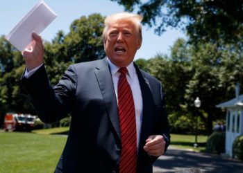 Trump mostró a la prensa documento del “acuerdo secreto” con México