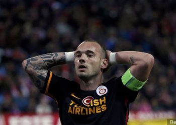 (VIDEO) Exjugador del Real Madrid es arrestado por bailar alcoholizado arriba de un automóvil