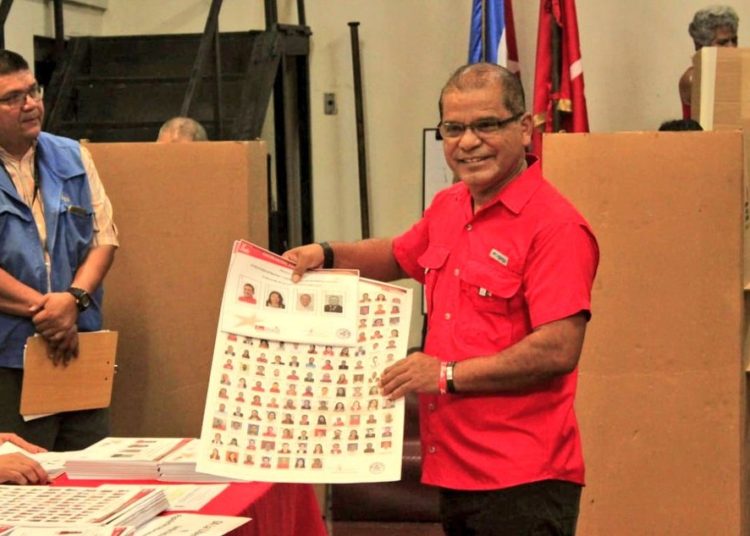 Óscar Ortiz exige a la dirigencia del FMLN declararlo ganador y «preparar la transición»