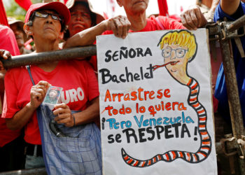 Venezolanos salen a las calles en rechazo al informe de Bachelet sobre el país