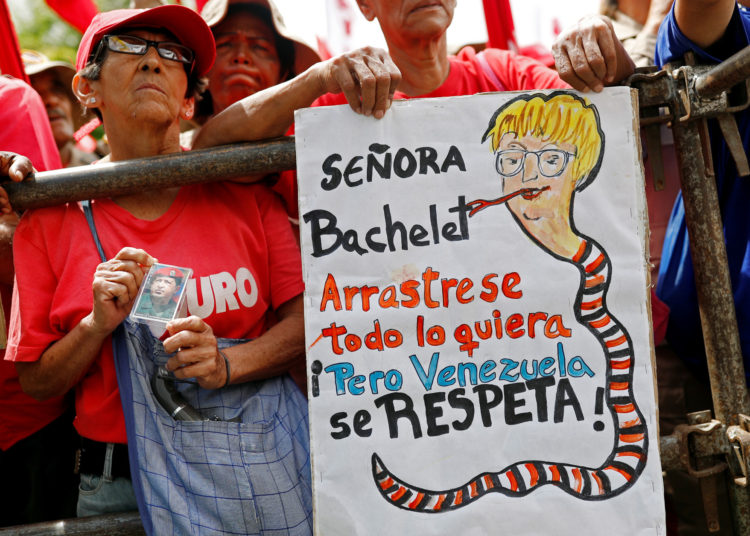 Venezolanos salen a las calles en rechazo al informe de Bachelet sobre el país