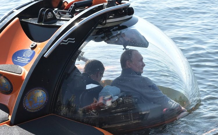 (VIDEO): Putin se sumerge hasta el lugar donde se hundió un submarino soviético en 1942