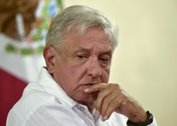 Presidente mexicano Andrés Manuel López Obrador cae en las encuestas de popularidad