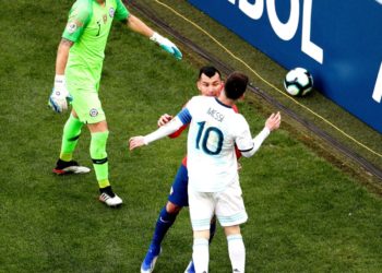 (VIDEO) Expulsan a Messi en duelo contra Chile