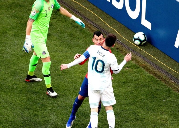 (VIDEO) Expulsan a Messi en duelo contra Chile
