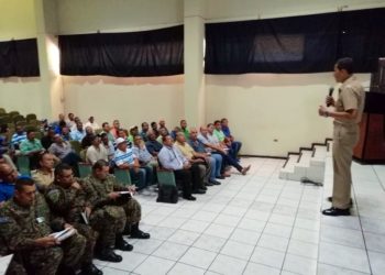 Veteranos de guerra de la FA exponen necesidades a ministro de Defensa