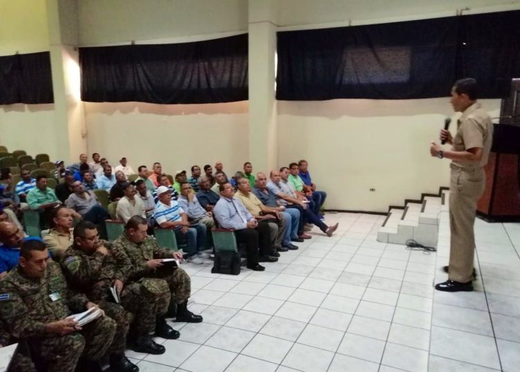 Veteranos de guerra de la FA exponen necesidades a ministro de Defensa