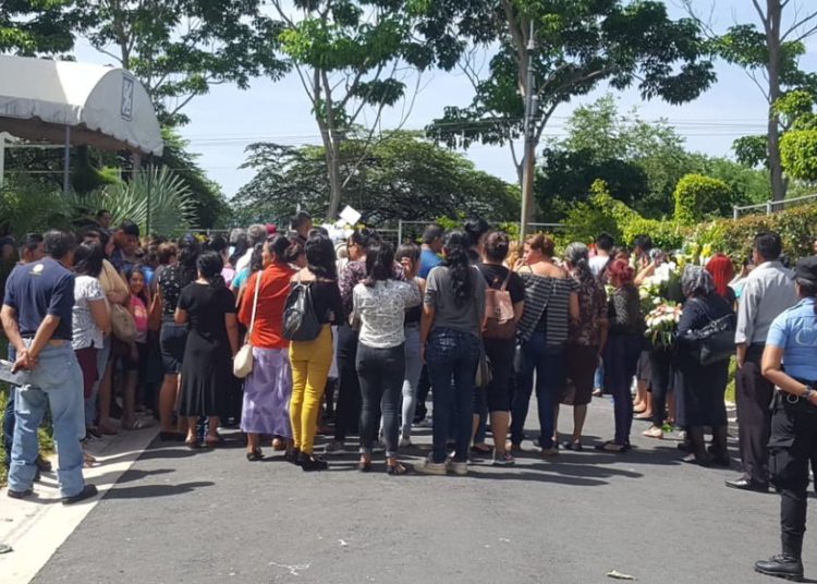 Sepultan a padre e hija ahogados en río Bravo