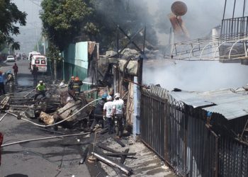 Incendio consume vivienda en Centro Histórico de San Salvador