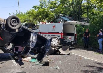 Múltiple accidente de tránsito en Cojutepeque deja cinco lesionados, entre ellos un bebé de cuatro meses