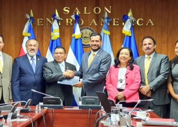 Ministro de Hacienda presenta a diputados propuesta para financiar Plan de Control Territorial 2019-2021