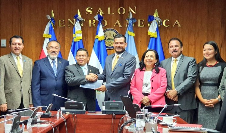 Ministro de Hacienda presenta a diputados propuesta para financiar Plan de Control Territorial 2019-2021