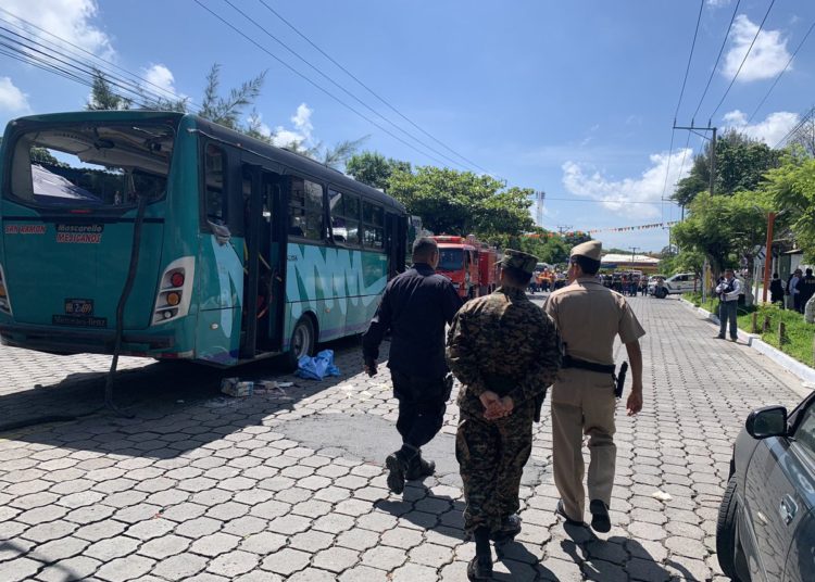 Gobierno se compromete a atender víctimas de explosión en Mejicanos