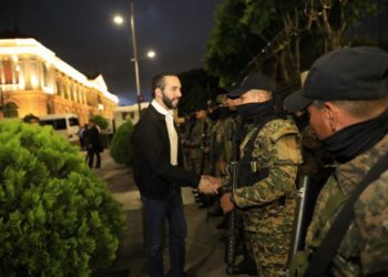 Bukele ordena entregar $200 en efectivo para alimentación a soldados que participan en el trabajo territorial