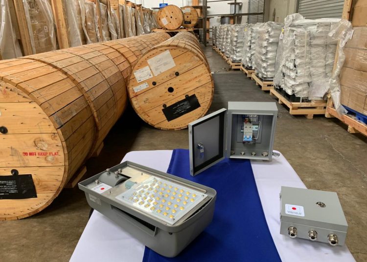 Gobierno de Japón dona 2,600 luminarias LED a El Salvador
