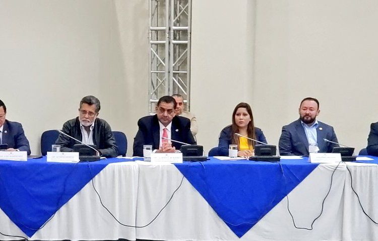 Diputados entrevistan terna del CSJ para magistrados al TSE